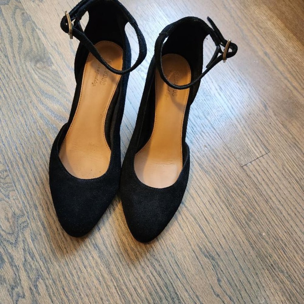 Soludos Gemma Suede Ankle Strap Pumps- size 7